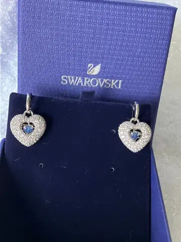 SWAROVSKI 스와로브스키 귀걸이 [양쪽 귀용] 하트 파베