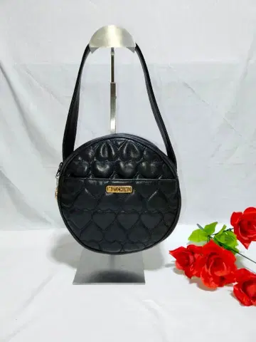 새상품급 모스키노 MOSCHINO 하트 퀼팅 백 핸드백