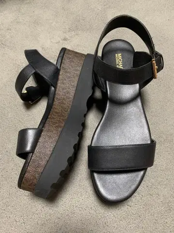 새상품급 MICHEAL KORS 샌들