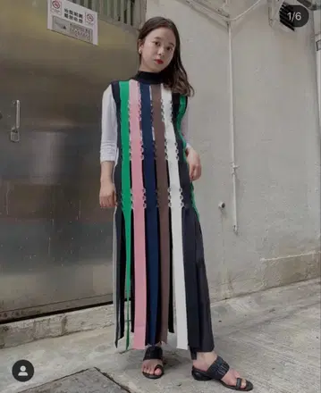 AKIRANAKA 아키라나카 멀티 컬러 스트라이프 슬리브리스 니트