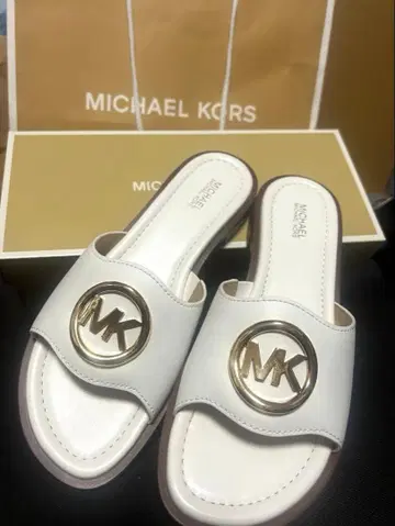 MICHAEL KORS 샌들 화이트 골드 로고