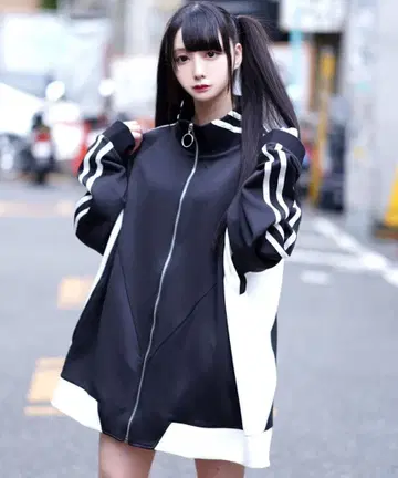 [ REFLEM ] BIG 절개 오버 사이즈 저리 탑 블랙