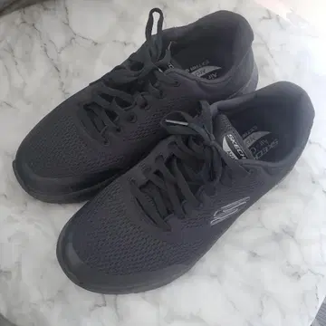 SKECHERS 26.5cm 블랙 스니커즈