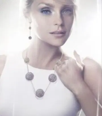 SWAROVSKI 스와로브스키 볼 목걸이