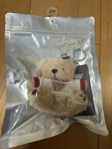 GUESS 곰 키링 GUESS 현진