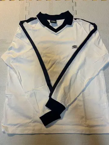 UMBRO 엄브로 긴팔 카라 부착 티셔츠 화이트 네이비