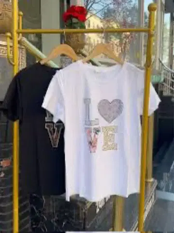 GUESS LOVE 큐빅 T셔츠 화이트