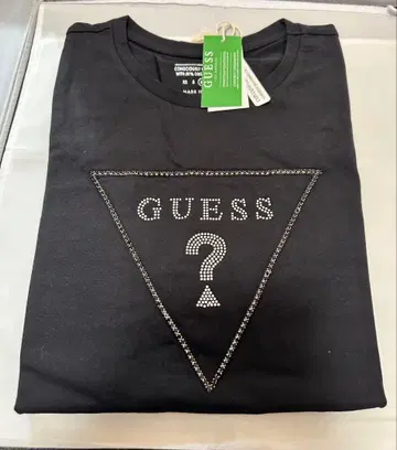 GUESS 큐빅 로고 티셔츠 블랙