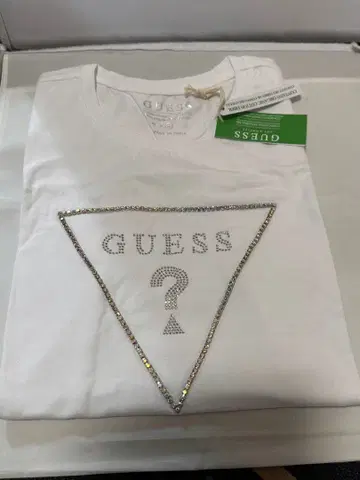 GUESS 큐빅 로고 T셔츠 화이트