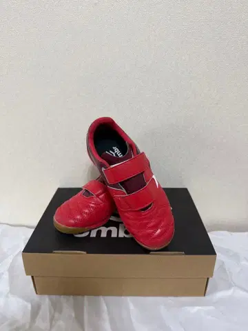 UMBRO 풋살화 레드