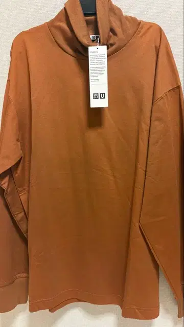 UNIQLO U 모크넥 풀오버 브라운