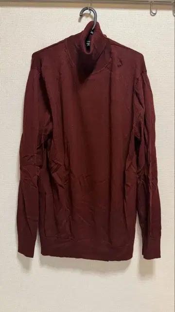 UNIQLO 터틀넥 니트 보르도