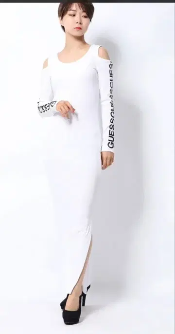 GUESS 화이트 롱 원피스 슬릿 포함