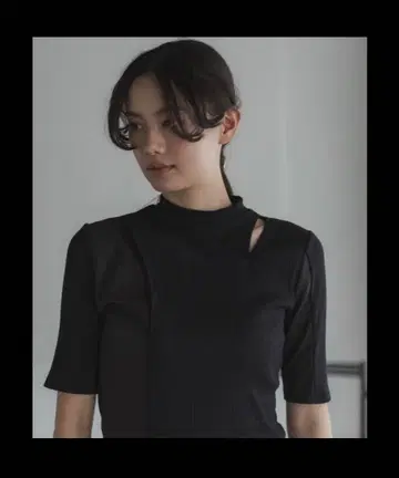 UNITED TOKYO 하이넥 반팔 티셔츠 블랙