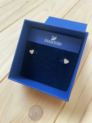 SWAROVSKI 하트 모양 귀걸이