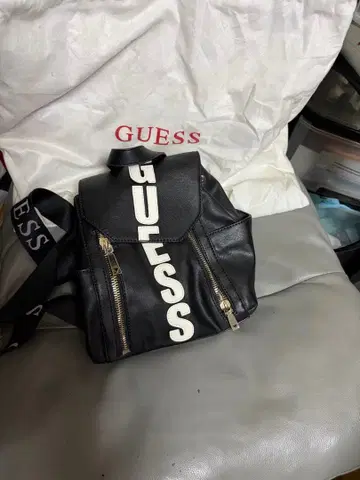 GUESS 미니 백팩 블랙