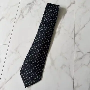 GUESS 넥타이 다크 네이비 스퀘어 패턴