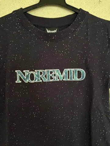NOREMIID 스플래터 패턴 긴팔 티셔츠