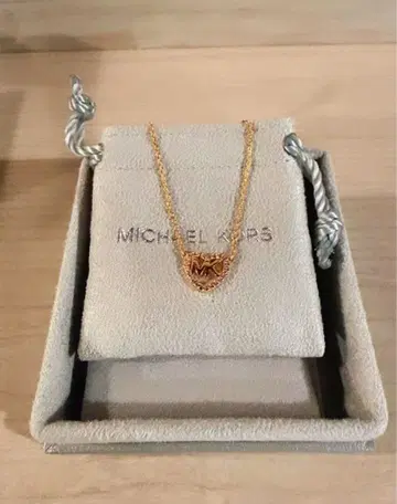 MICHAEL KORS 하트 로고 목걸이