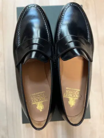 약간의 가격 협의 가능합니다. Crockett & Jones Boston E10