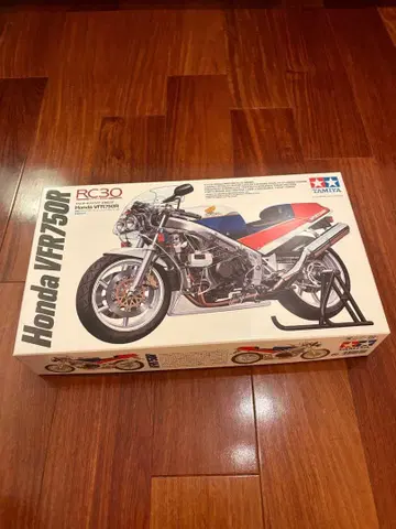 타미야 1/12 혼다 VFR750R RC30 프라모델