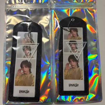 GUESS 현진 키링 2개 세트