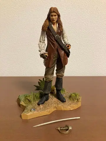 네카 파이리츠 오브 카리브해 엘리자베스 스완 NECA
