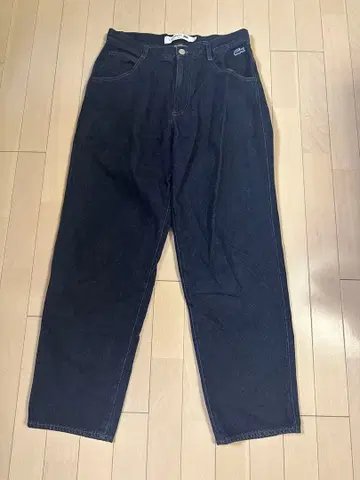 현행 모델 [ LACOSTE ] 와이드 데님 팬츠 다크 인디고 블루
