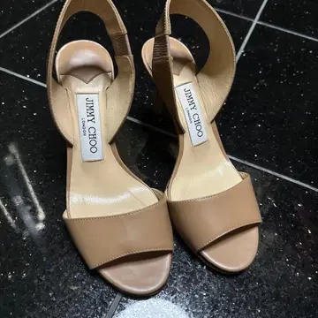 JIMMY CHOO 베이지 펌프스 35