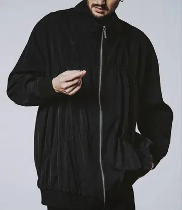 NO ID. 개더 드레이프 롱 트랙 자켓