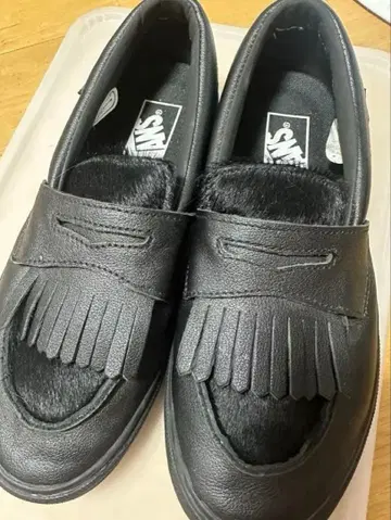 금일 한정 가격 인하 VANS 로퍼 스니커즈 블랙 프린지 부착