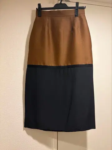 타 사이트 6만엔 ROCHAS 타이트 스커트 이탈리아제