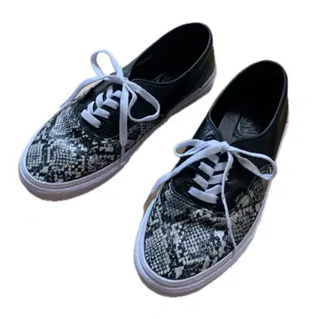 VANS YEAR OF THE SNAKE AUTHENTIC US8