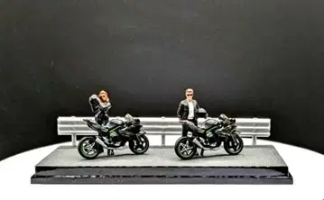 1/64 가와사키 H2R (2대) & 라이더 피규어 (남녀) 디오라마