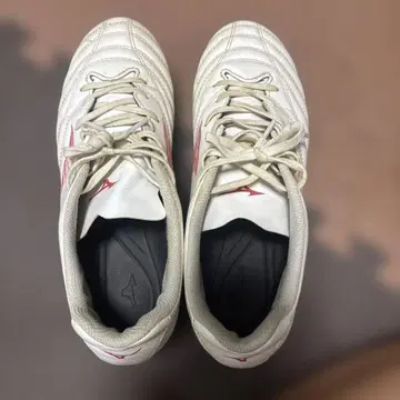 미즈노 축구 스파이크 화이트 핑크