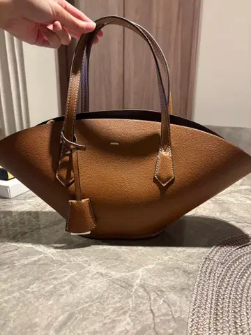 [컨디션 최상 ZARA] 가죽 백 부채꼴