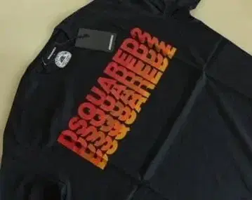 새상품 DSQUARED2 그라데이션 로고 T셔츠 블랙 사이즈 L