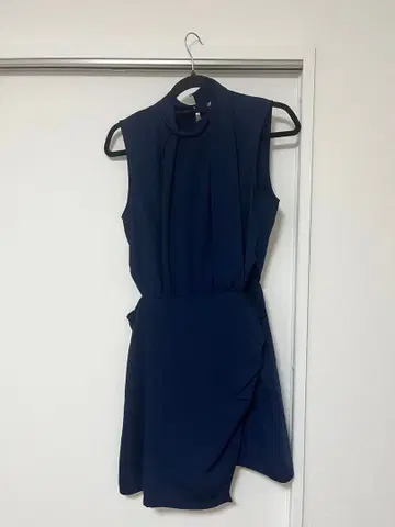 [ ZARA ] 네이비 슬리브리스 상의