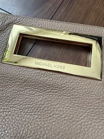 MICHAEL KORS 클러치백 베이지 골드 금장 장식