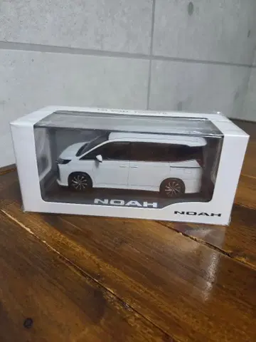 TOYOTA 신형 NOAH 미니카 플라티나 화이트 펄 운모