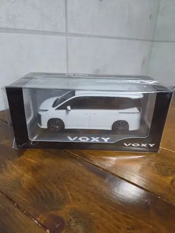 TOYOTA 신형 VOXY 미니카 플라티나 화이트 펄 운모