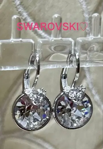SWAROVSKI 크리스탈 귀걸이 미사용 새상품 박스 포함