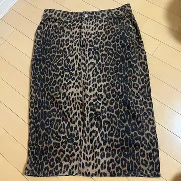 ZARA 자라 레오파드 무늬 슬릿 타이트 스커트