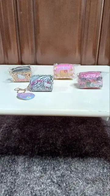 새상품 Hello Kitty 캐러멜 파우치 키링 총 4종류