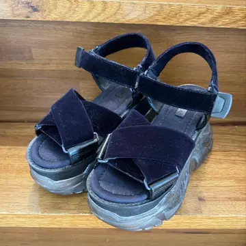 코코딜 통굽 샌들