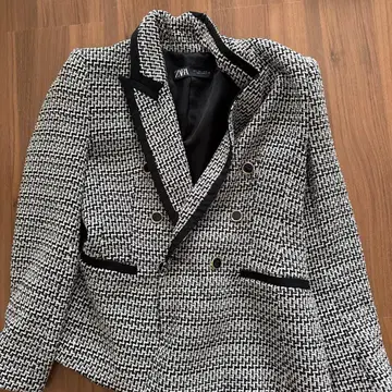 ZARA 대비 파이핑 텍스처 블레이저