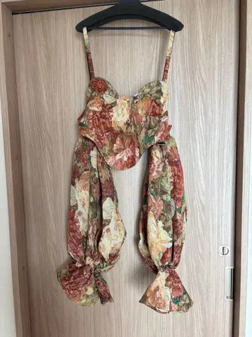 새상품 VIVIANO 플라워 고블랑 볼륨 오버 슬리브 상의