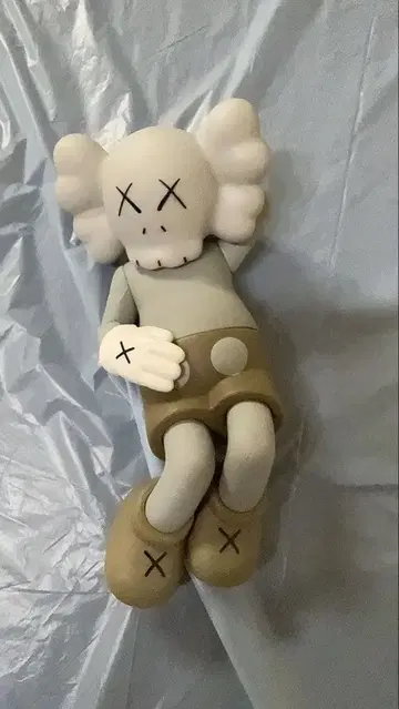 KAWS Holiday 약 13cm