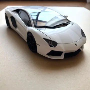 AUTOart 1/18 람보르기니 아 벤타도르 화이트