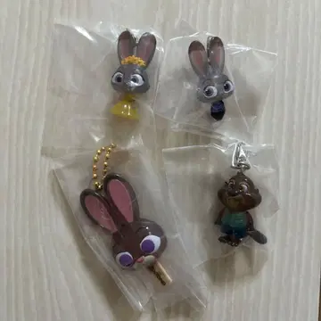 주토피아 주디 가챠가챠 캔디 참 메지루시 액세서리